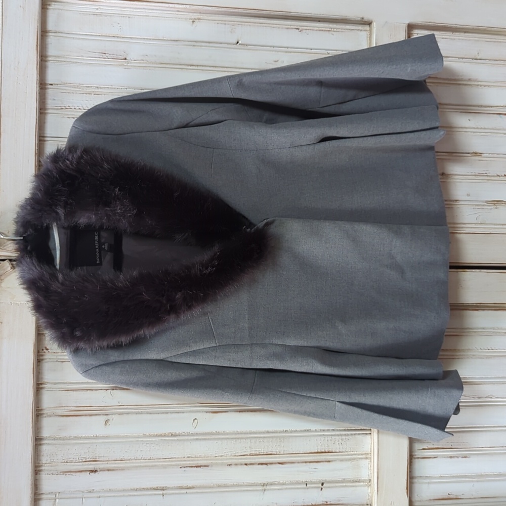 Banana Republic, gray Blazer with faux fur removable collar. Sz 6